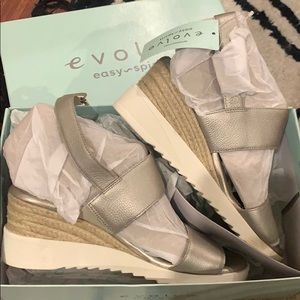 NWT Evolve easy spirit zen heeled wedge sandal